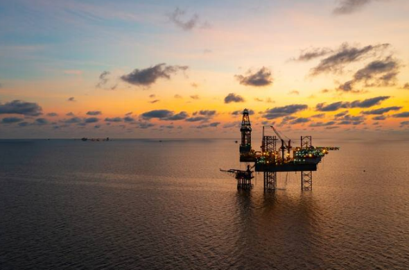 Oil Prices Ease as Traders Focus on Gulf Supply Flows - Khaleej Mag